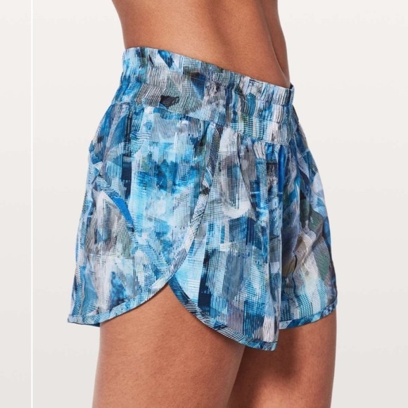 Lululemon Tracker Short V 4" in Sun Dazed Multi Blue - Size 4 - Picture 1 of 11